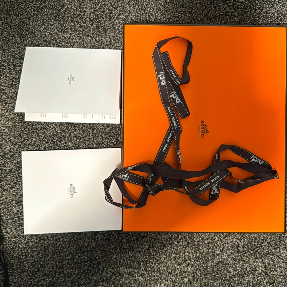 Hermes gift box with ribbon, card and envelope